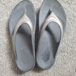 Women's Oofos recovery sandals